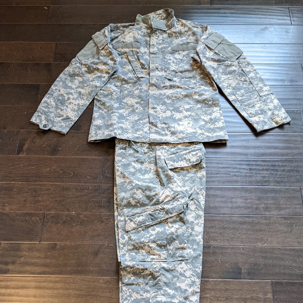 Army ACU Blouse and Pant Set (Medium/Regular)